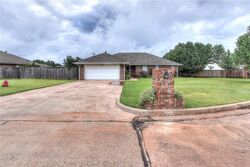 Pre-foreclosure in  CHEROKEE CIR Blanchard, OK 73010