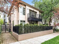 Pre-foreclosure in  NW HOYT ST # 31 Portland, OR 97209