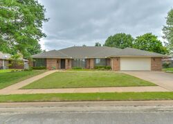 Pre-foreclosure in  KENSINGTON WAY Bartlesville, OK 74006