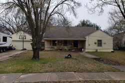 Pre-foreclosure in  PARK AVE Bonham, TX 75418
