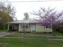 Pre-foreclosure in  BISHOP AVE Madisonville, KY 42431