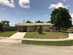 Pre-foreclosure in  SW 13TH ST Delray Beach, FL 33445
