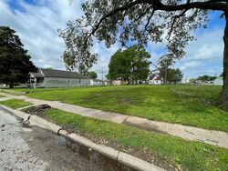 Pre-foreclosure in  WASHINGTON AVE Madison, IL 62060