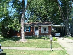 Pre-foreclosure in  LEXINGTON DR Erlanger, KY 41018