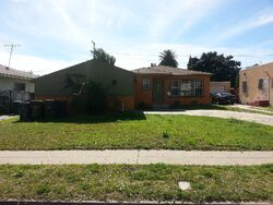Pre-foreclosure in  W SCHOOL ST Compton, CA 90220