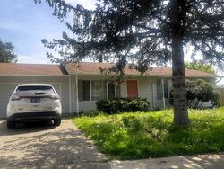 Pre-foreclosure in  CASTLE DR NE Salem, OR 97301