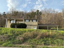 Pre-foreclosure in  STATE ROUTE 827 Greenup, KY 41144