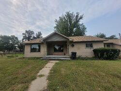 Pre-foreclosure in  E SEEDLING MILE RD Grand Island, NE 68801