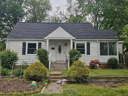 Pre-foreclosure in  FERNHILL AVE Richmond, VA 23228