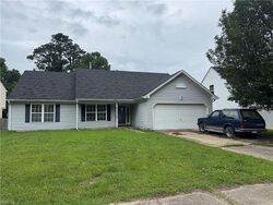 Pre-foreclosure in  MALLARD RUN Hampton, VA 23669