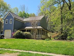 Pre-foreclosure in  BENNINGTON HOLLOW LN Reston, VA 20194