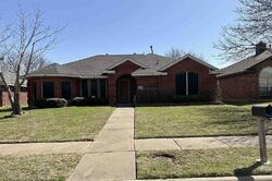  Warwick Dr, Lancaster TX