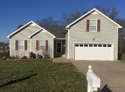 Pre-foreclosure in  JENNY LN Clarksville, TN 37042