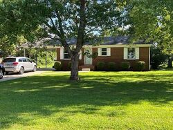 Pre-foreclosure in  YOUREE RD Murfreesboro, TN 37127