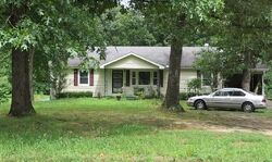 Pre-foreclosure in  LOUISE CREEK RD Cunningham, TN 37052