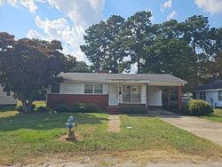 Pre-foreclosure in  BROWN ST Lake City, SC 29560