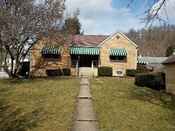 Pre-foreclosure Listing in S FAYETTE ST CUDDY, PA 15031