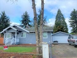 Pre-foreclosure in  SE 63RD AVE Portland, OR 97206