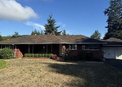 Pre-foreclosure in  GARDEN LN Coos Bay, OR 97420