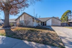 Pre-foreclosure in  HERITAGE CIR Edmond, OK 73013