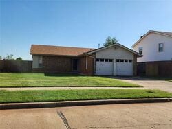 Pre-foreclosure in  CHETWOOD DR Oklahoma City, OK 73115