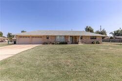 Pre-foreclosure in  S MCKINLEY AVE Oklahoma City, OK 73139