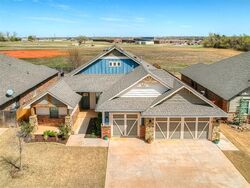 Pre-foreclosure in  MCCANN AVE Mustang, OK 73064