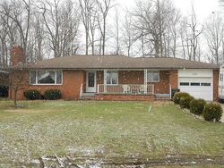 Pre-foreclosure in  OAKDALE DR Mansfield, OH 44905