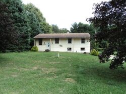 Pre-foreclosure in  HILLCREST DR Mansfield, OH 44904