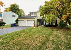 Pre-foreclosure in  COUNTRY SQUIRE LN Toledo, OH 43615