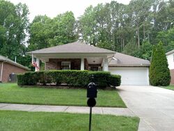 Pre-foreclosure in  SILVER CHIME WAY Huntersville, NC 28078