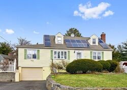 Pre-foreclosure in  ROUNDHILL DR Yonkers, NY 10710