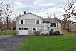 Pre-foreclosure in  SUNRISE HILL RD Fishkill, NY 12524