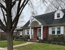 Pre-foreclosure in  ABERDEEN RD New Hyde Park, NY 11040