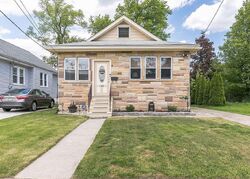 Pre-foreclosure in  MANOR AVE Oaklyn, NJ 08107