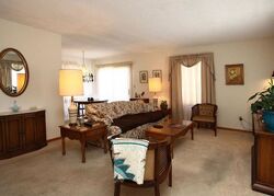 Pre-foreclosure in  VENTURE DR Lincoln, NE 68521