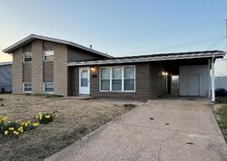 Pre-foreclosure in  TRINITY LN Florissant, MO 63031