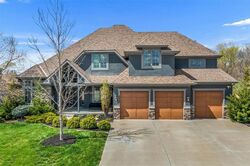 Pre-foreclosure in  N CRESCENT AVE Kansas City, MO 64157