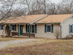 Pre-foreclosure in  PLEASANT DR Lebanon, MO 65536