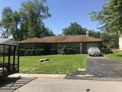 Pre-foreclosure in  E 110TH TER Kansas City, MO 64134