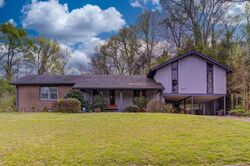 Pre-foreclosure in  MCAULEY DR Vicksburg, MS 39183