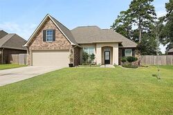 Pre-foreclosure in  WOOD AVE Ponchatoula, LA 70454
