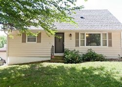 Pre-foreclosure in  RED WING RD SW Cedar Rapids, IA 52404