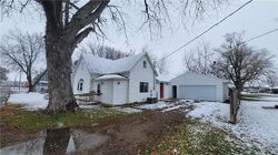 Pre-foreclosure in  N DOUGLAS ST Pleasantville, IA 50225