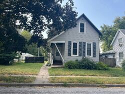  W 7th St, Davenport IA