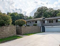 Pre-foreclosure in  283RD AVE Le Claire, IA 52753