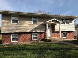 Pre-foreclosure in  E 38TH ST Des Moines, IA 50317