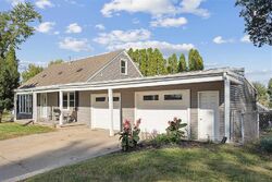 Pre-foreclosure in  30TH ST SE Cedar Rapids, IA 52403