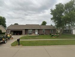 Pre-foreclosure in  FAIRVIEW DR Manchester, IA 52057