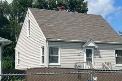 Pre-foreclosure in  22ND AVE SW Cedar Rapids, IA 52404